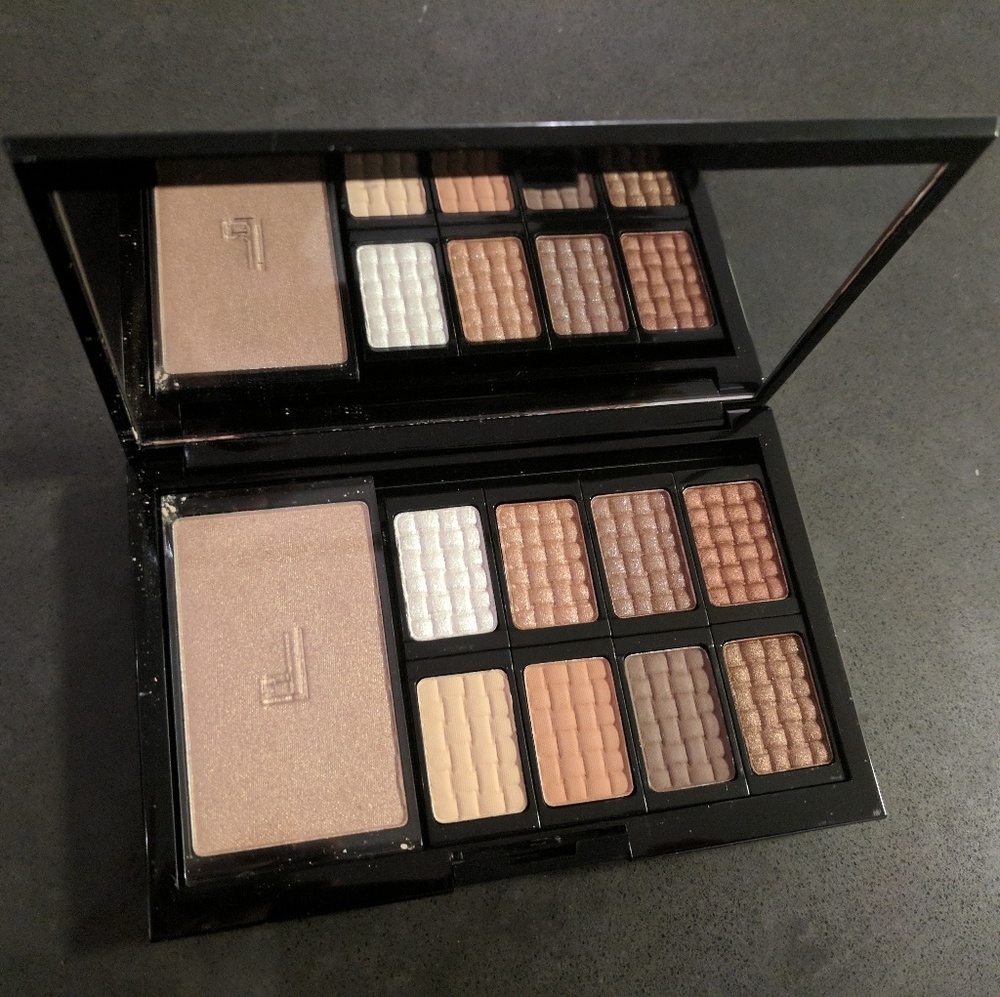 DOUCCE freematic eyeshadow palette pro